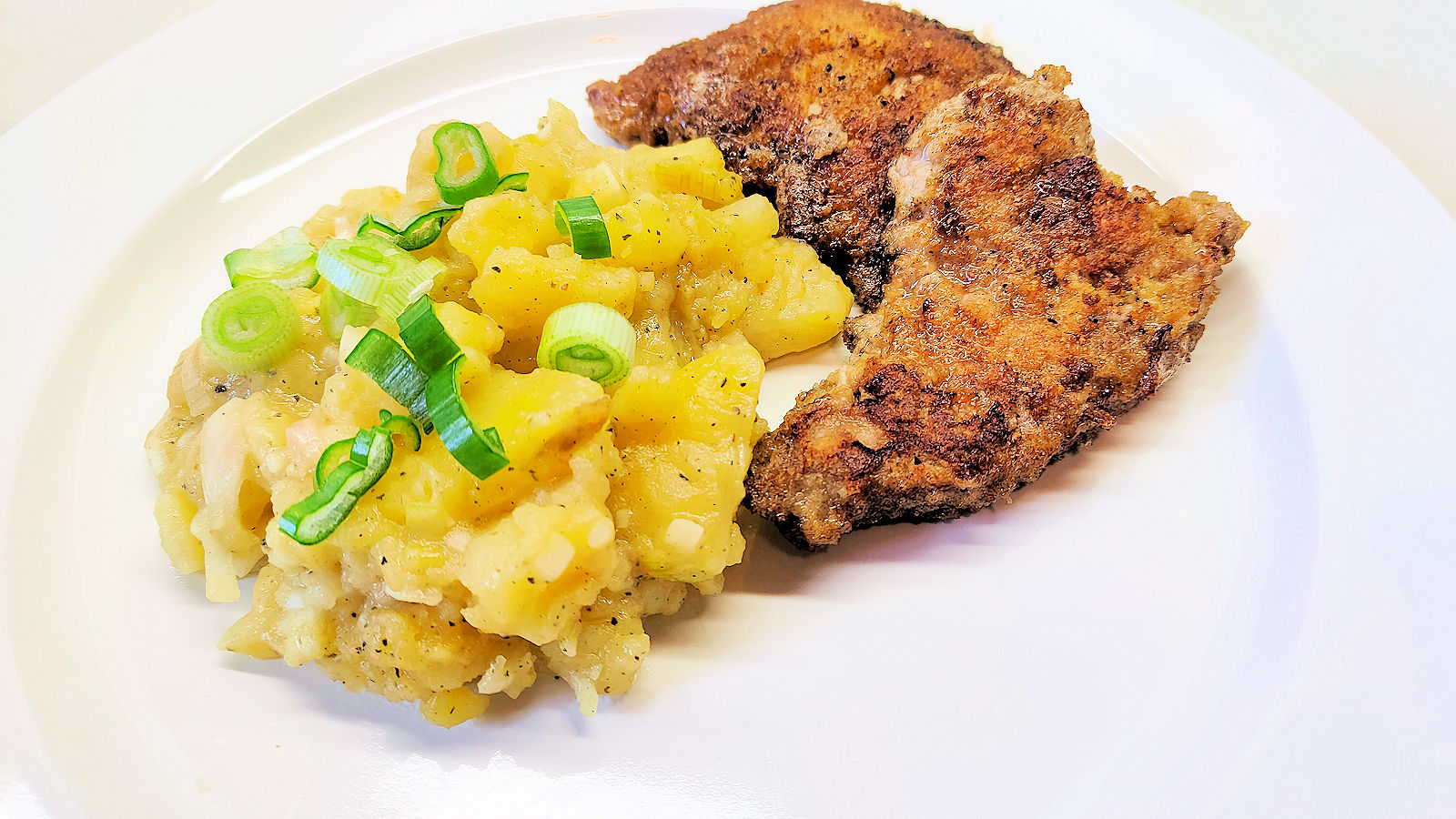 Wiener-kartoffelsalat – Østrigsk let, lun kartoffelsalat | Lausenheim